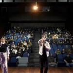 teatro cheio - do palco para poltronas 4